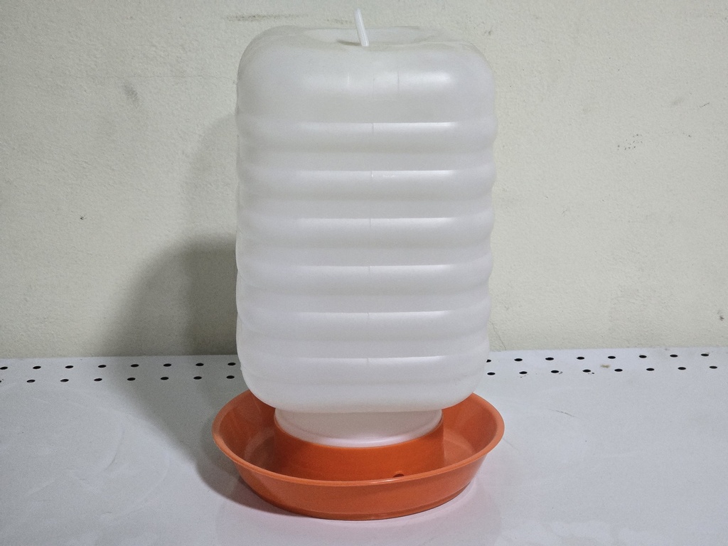 BEBEDERO CUADRADO ANARANJADO 5 L(Disatyr)