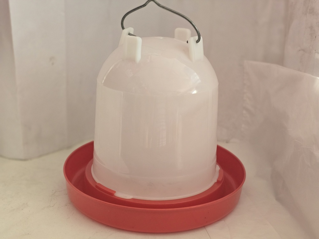 BEBEDERO COLGANTE TRANSPARENTE ROJO 4 LT